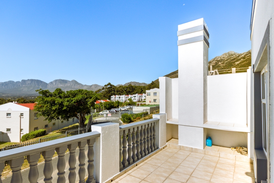 5 Bedroom Property for Sale in Mountainside Western Cape